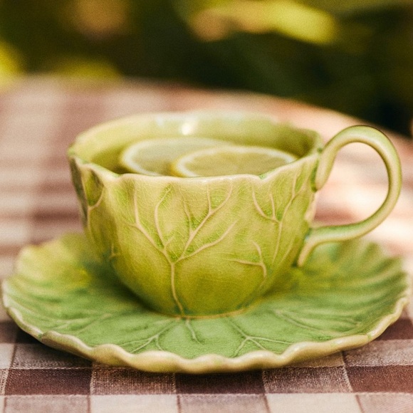 White Lily Pad Tea Cup and Saucer - Picture 7 of 16